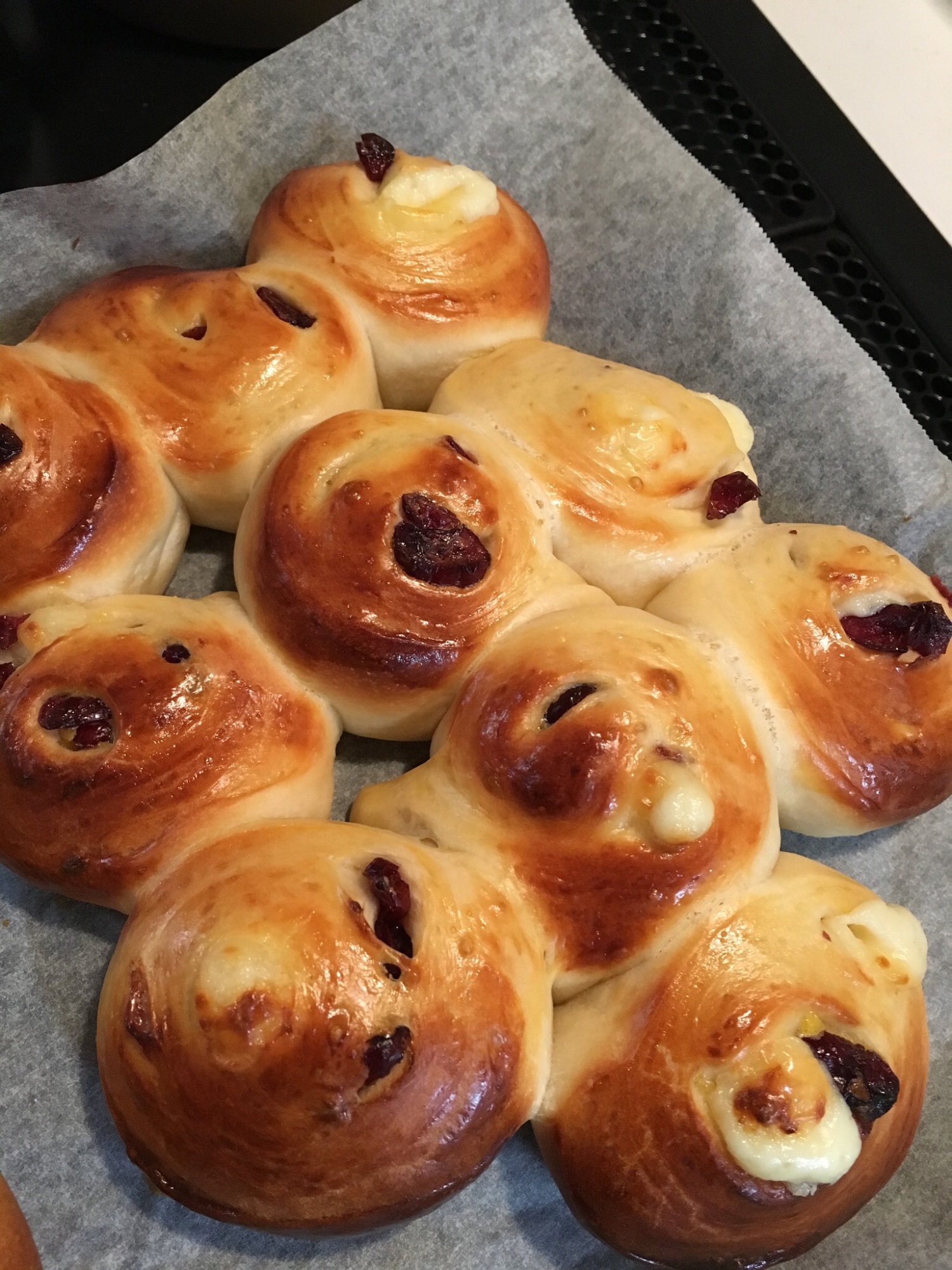 クランベリーとクリームチーズのまきまきパン