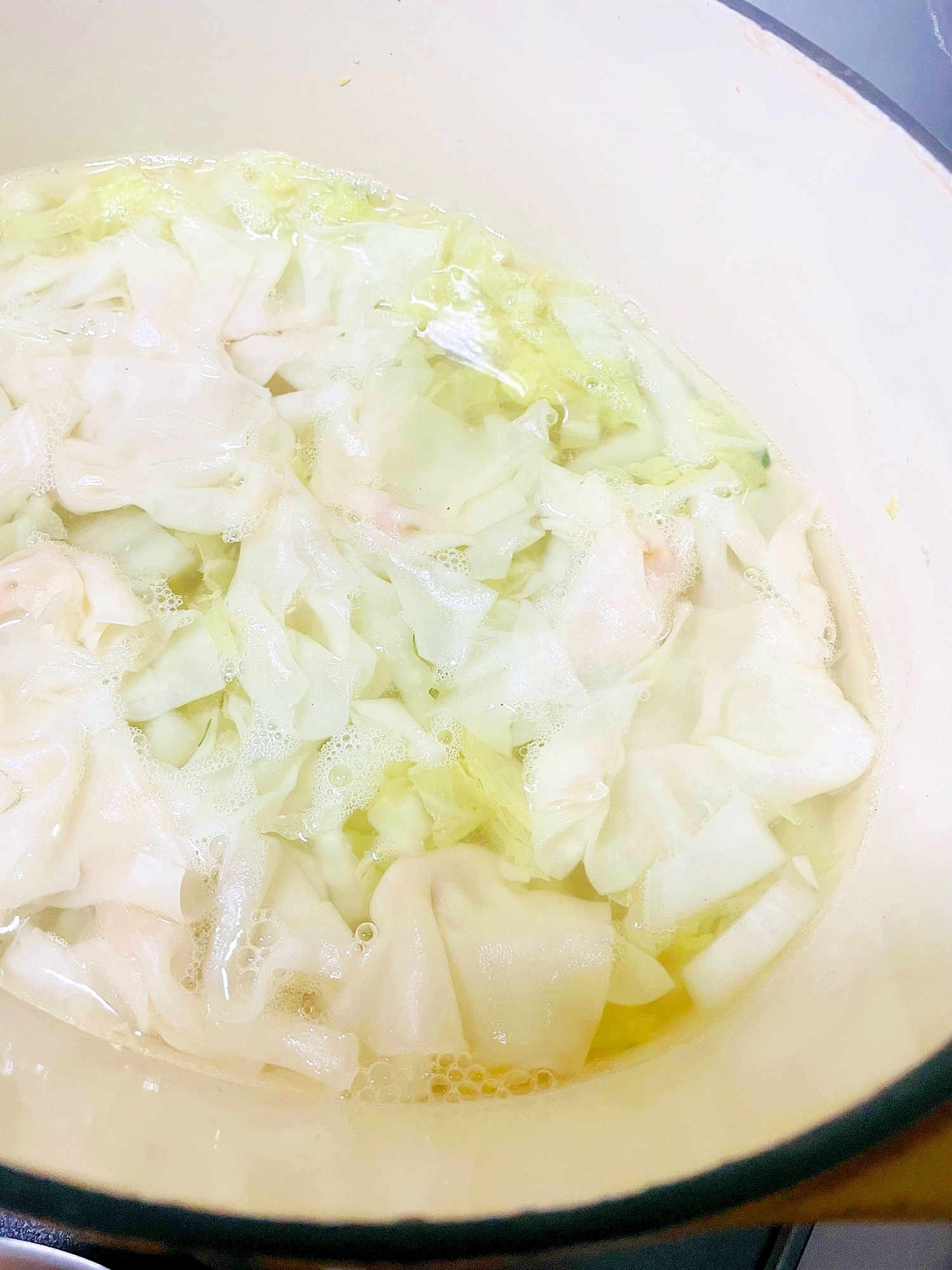白菜とワンタンのスープ