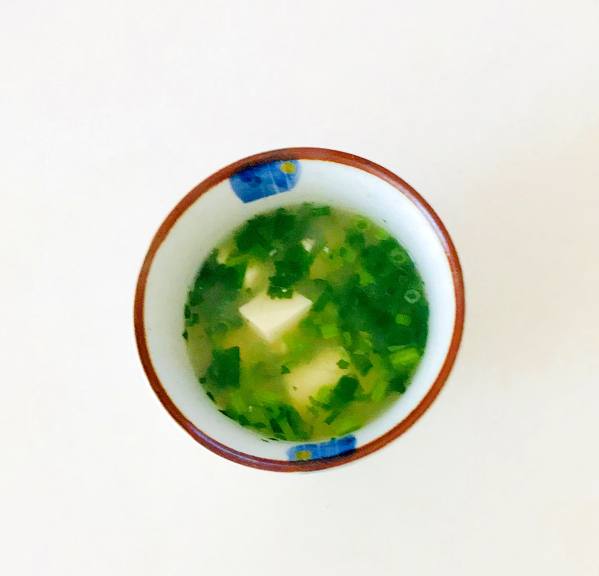 冷凍小松菜と冷凍ネギの豆腐味噌汁