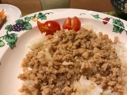 鶏そぼろだけですが作りました。息子あまりお肉食べてくれませんがこちらはおいしいといってたくさん食べてくれました^_^