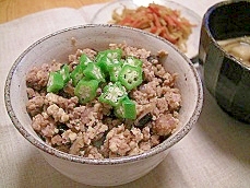 ご飯がすすむ！豆腐と豚ひき肉のそぼろ丼