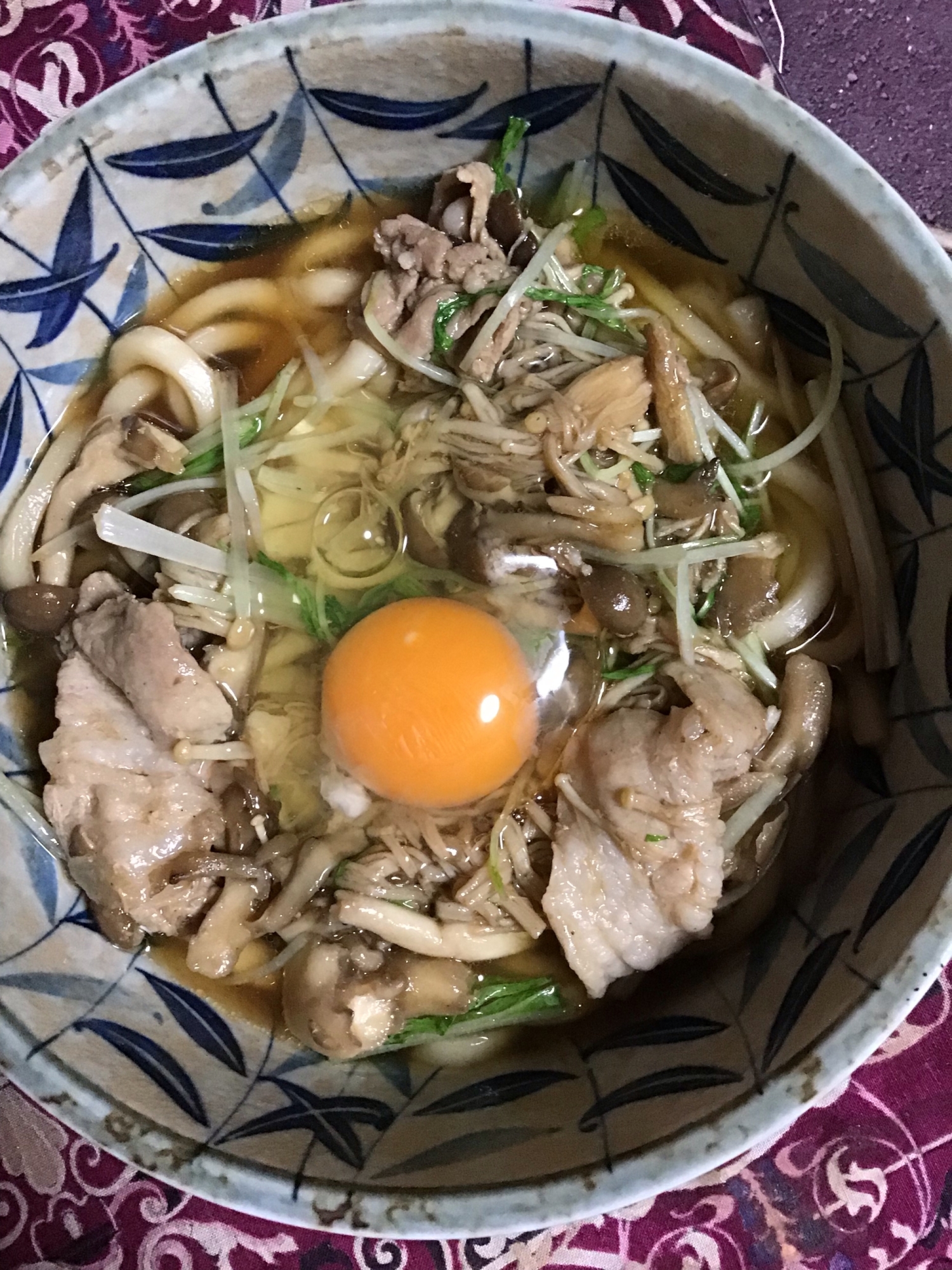 キノコと豚肉の煮込みうどん