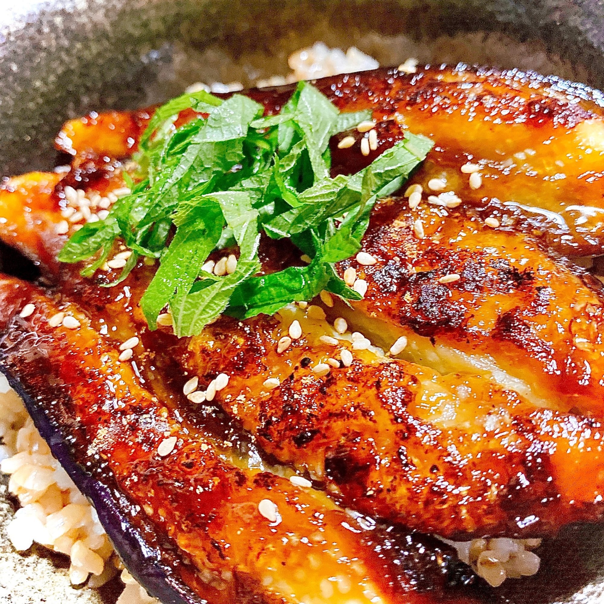 うなぎもビックリ！なすの蒲焼き丼