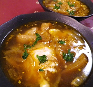 スペイン風ニンニク玉ねぎスープ