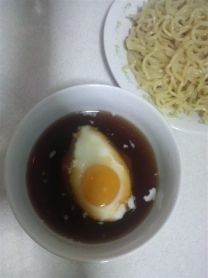 とろ玉入りのつけダレで、冷やしつけ麺