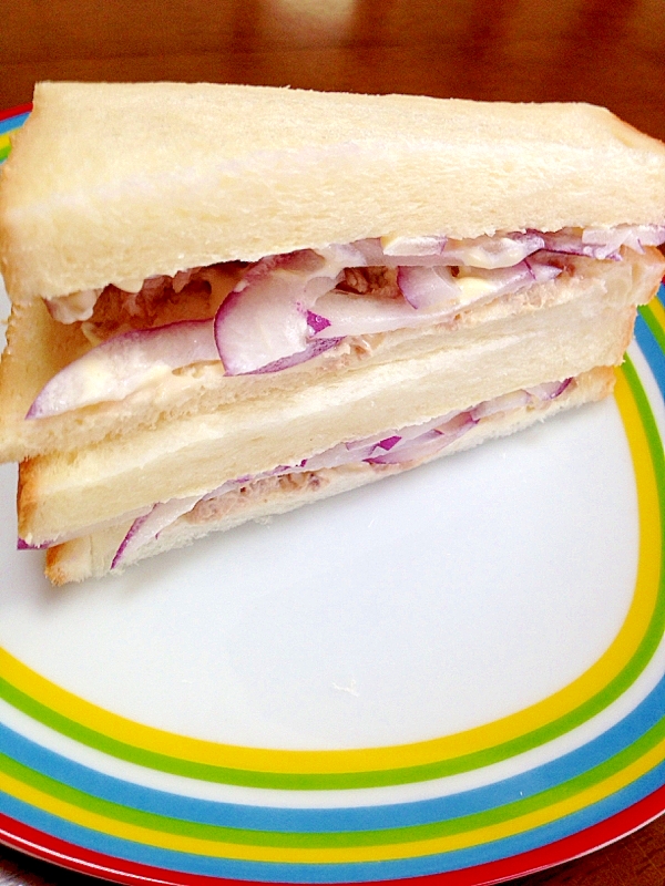 ツナと紫玉ねぎのサンドイッチ
