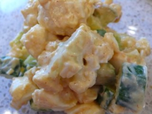 カリフラワーと卵のチリ味サラダ