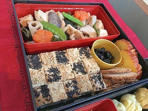 半額レシピ付風車に松川菊6点 納戸2枚+薄浅葱2枚生成糸2 銀座亜紀枝刺し子 | 今月はおせちにも日常にも使える料理を作ってみましょう＜筑前煮、だし みそ風味の松風焼き ＪＡ菊池 生活協同組合 松島温泉の宿