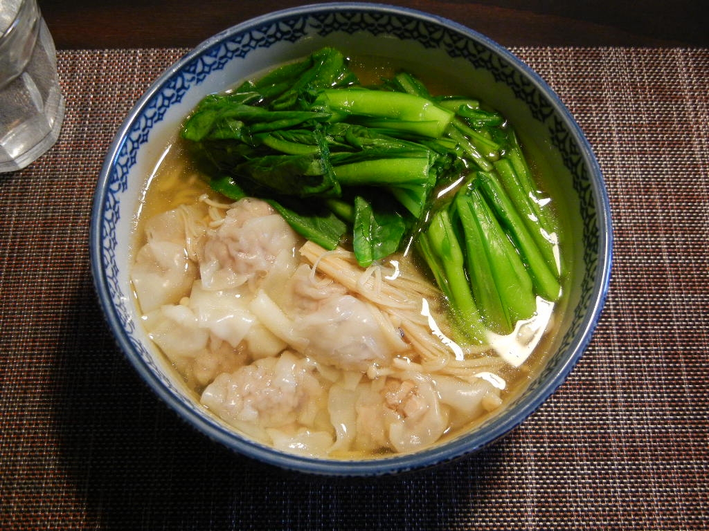 ワンタンとエノキのラーメン