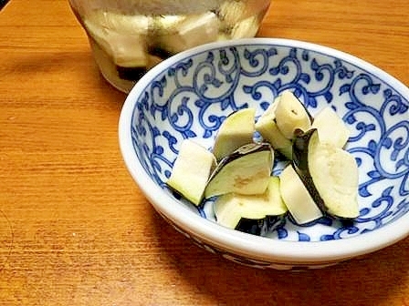 茄子と　大蒜の　塩水漬け