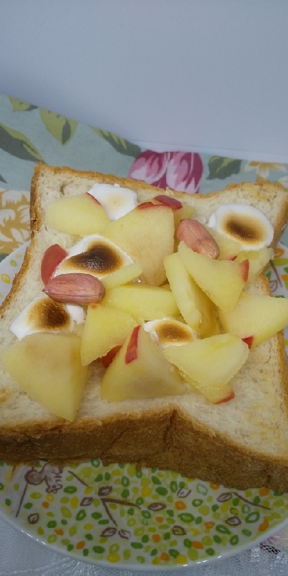 りんごマシュマロアーモンド　トースト