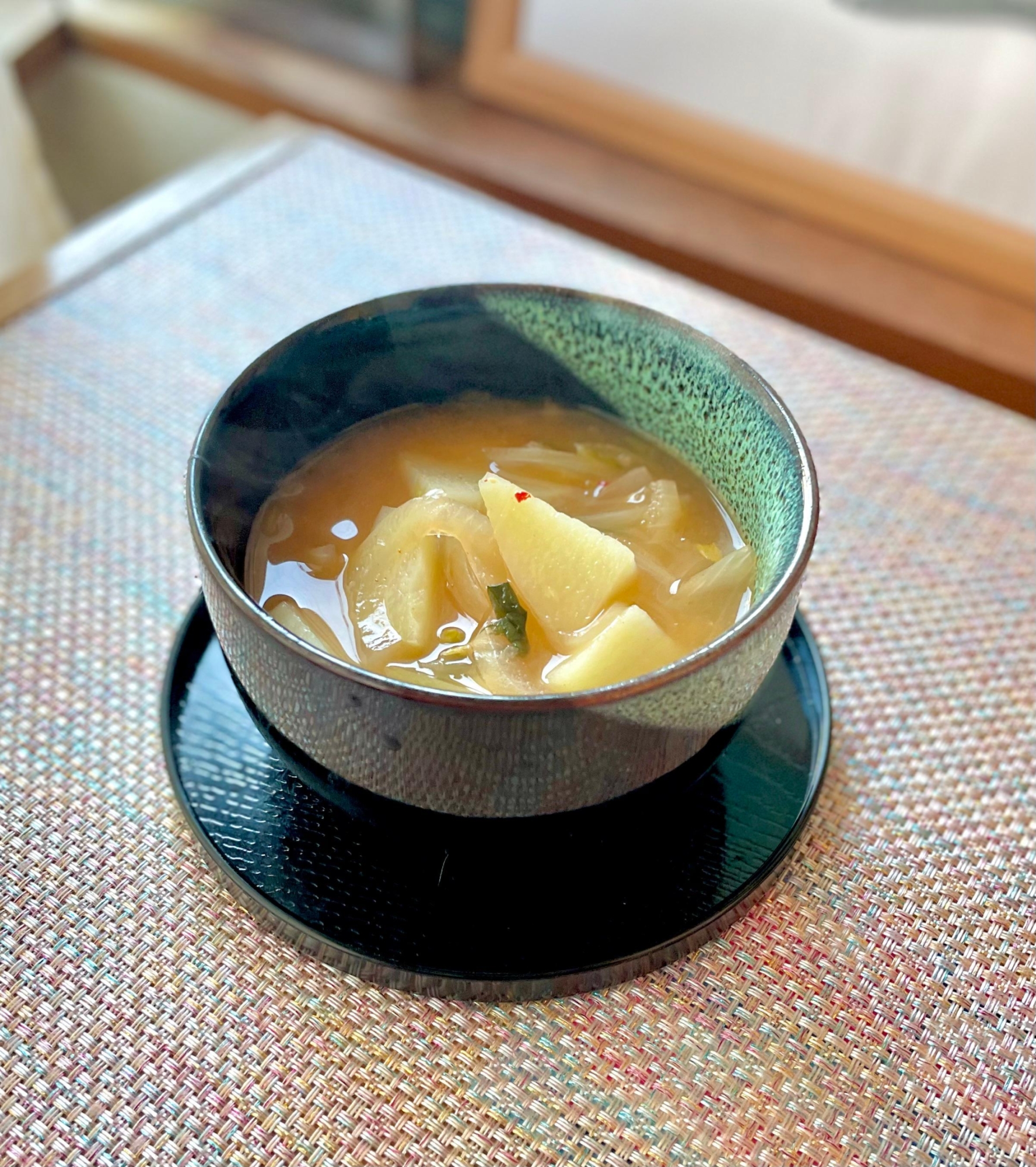 キムチ入り♡じゃが芋と玉ねぎの味噌汁