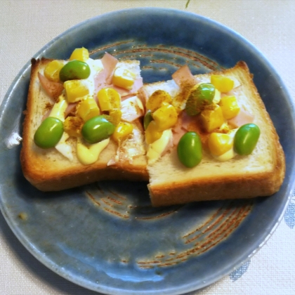 パストラミハムと枝豆とコーンのトースト♬