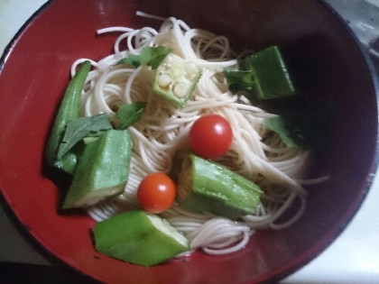 焼き梅美味しいね♪教えてもらってからお粥に入れたりもしてる。鉢植えの超ミニトマトがまだ少し収穫出来てるから乗せてみたwヘルシー美味しかった!