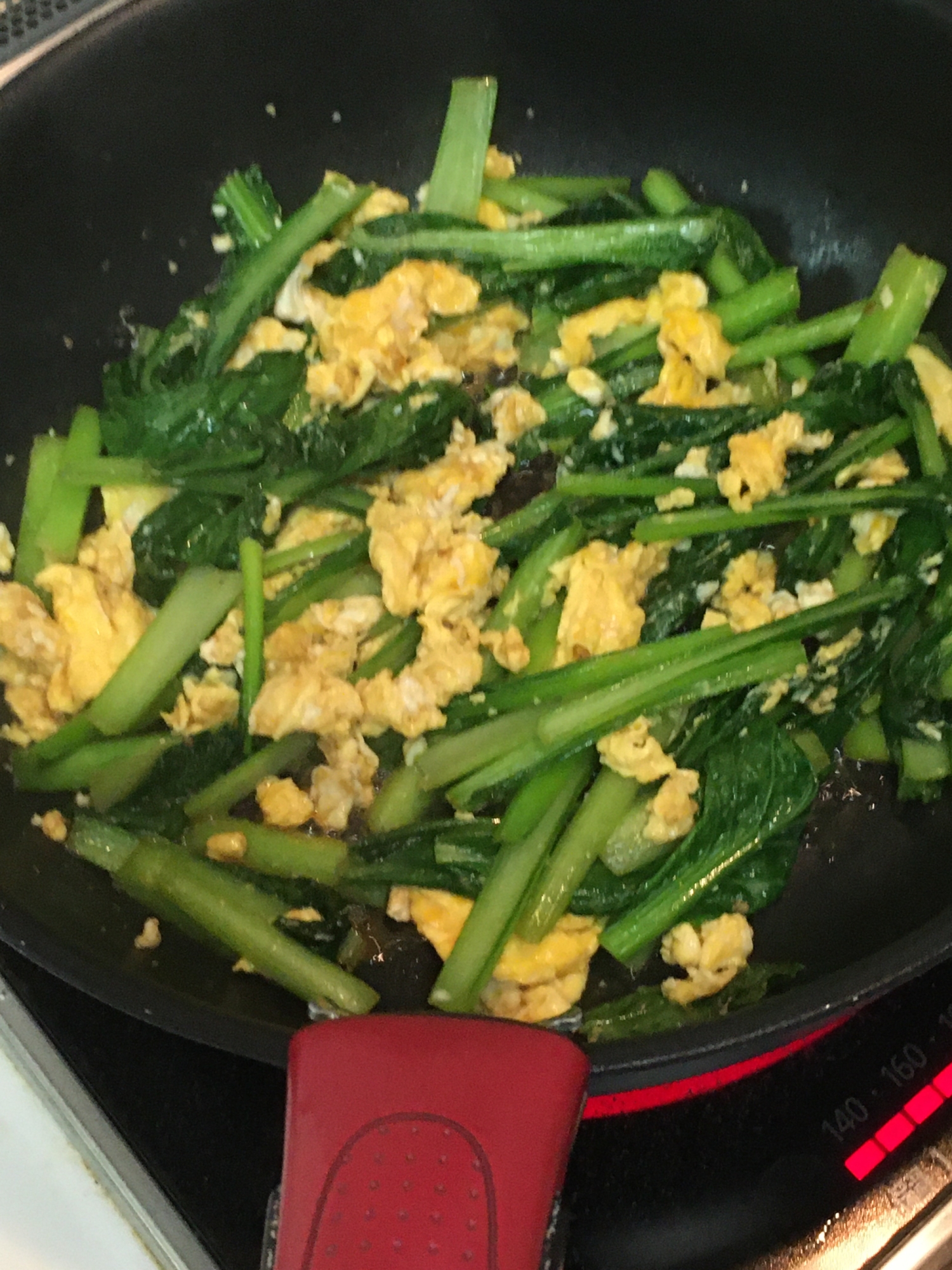 焼肉のタレを使えば簡単☆小松菜と卵の炒め物