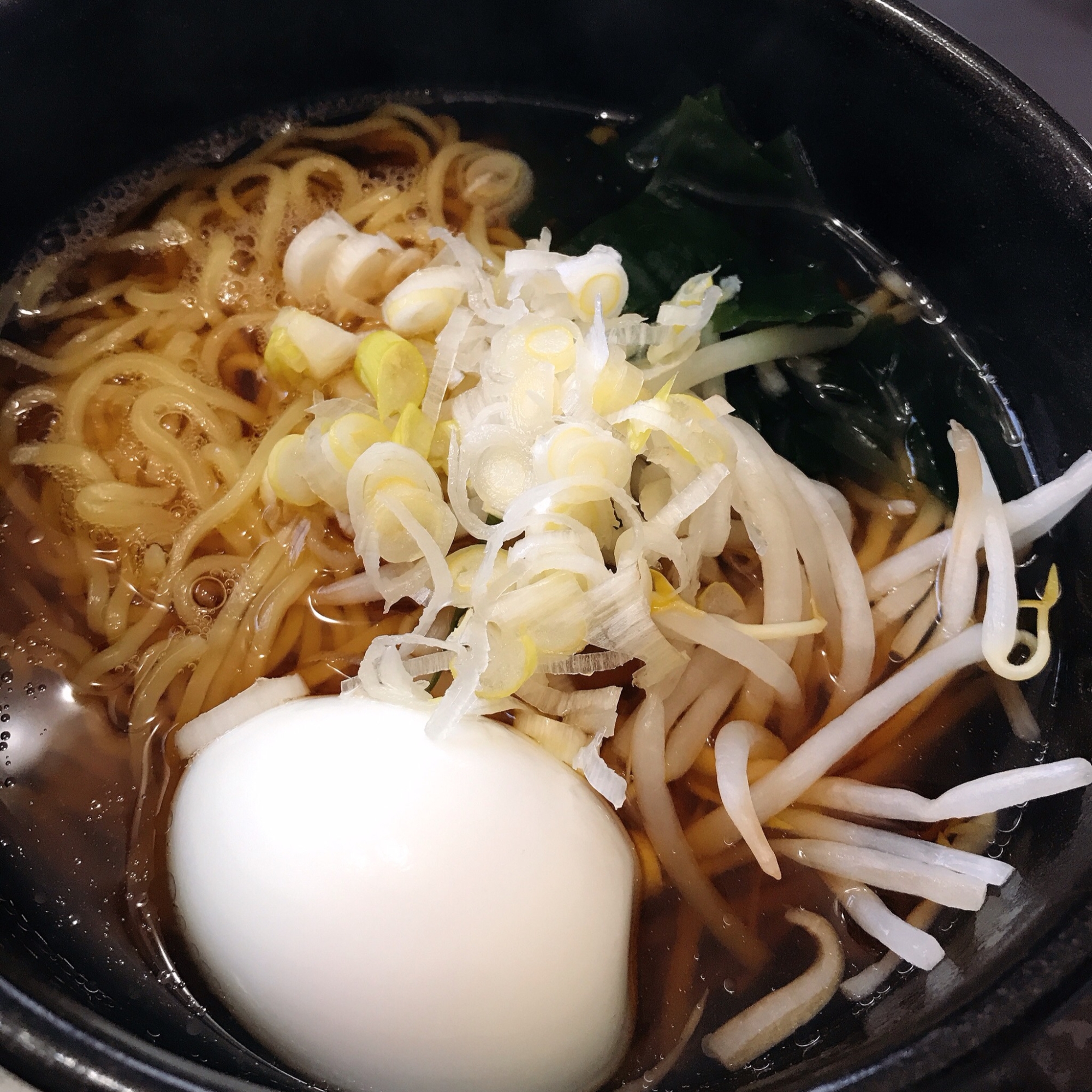 わかめともやしの醤油ラーメン