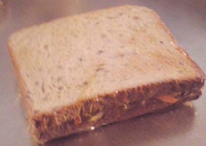 きんぴらごぼうのサンドイッチ