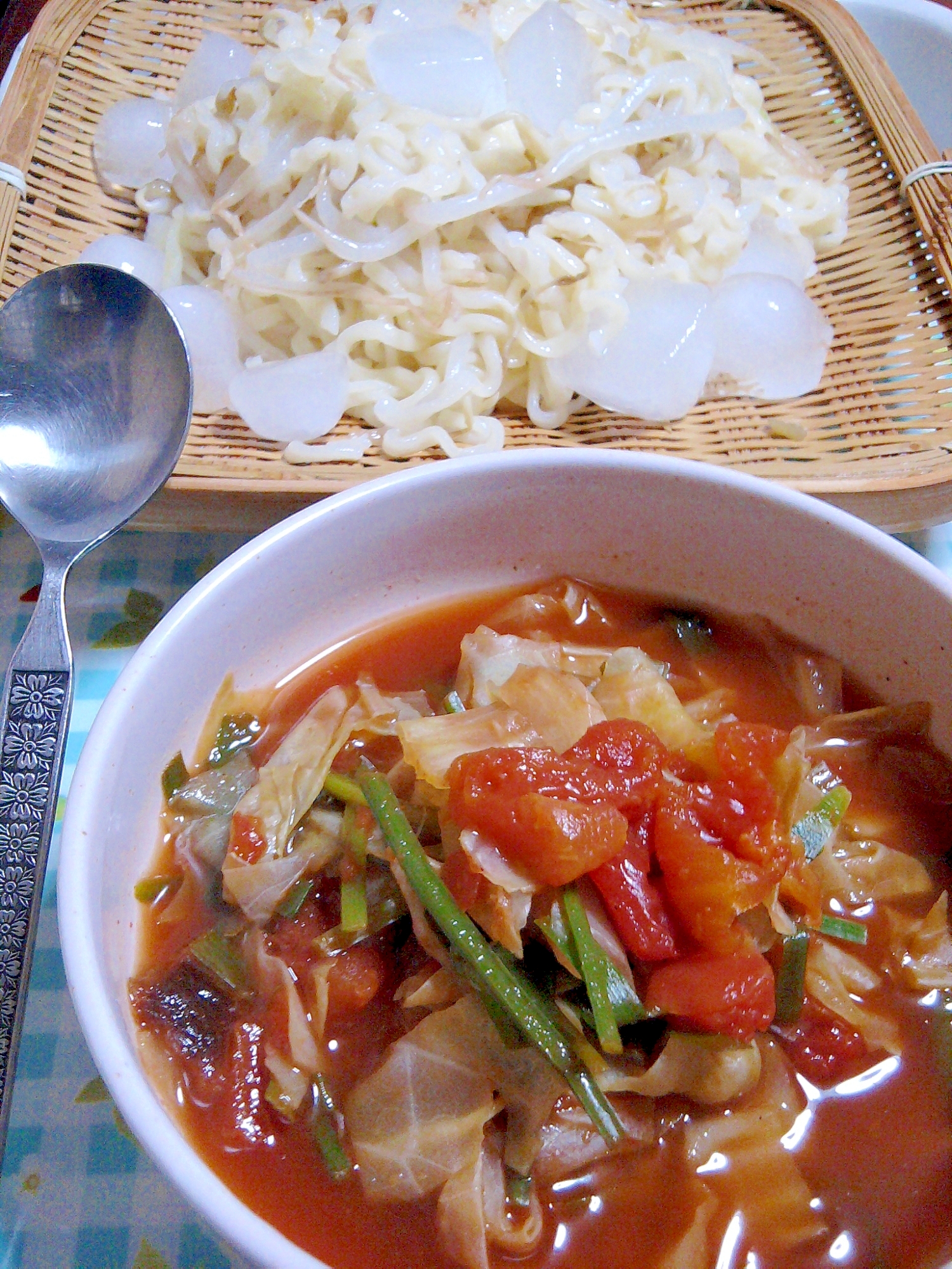 農心チゲラーメンで作る　トマトチゲの冷しつけ麺