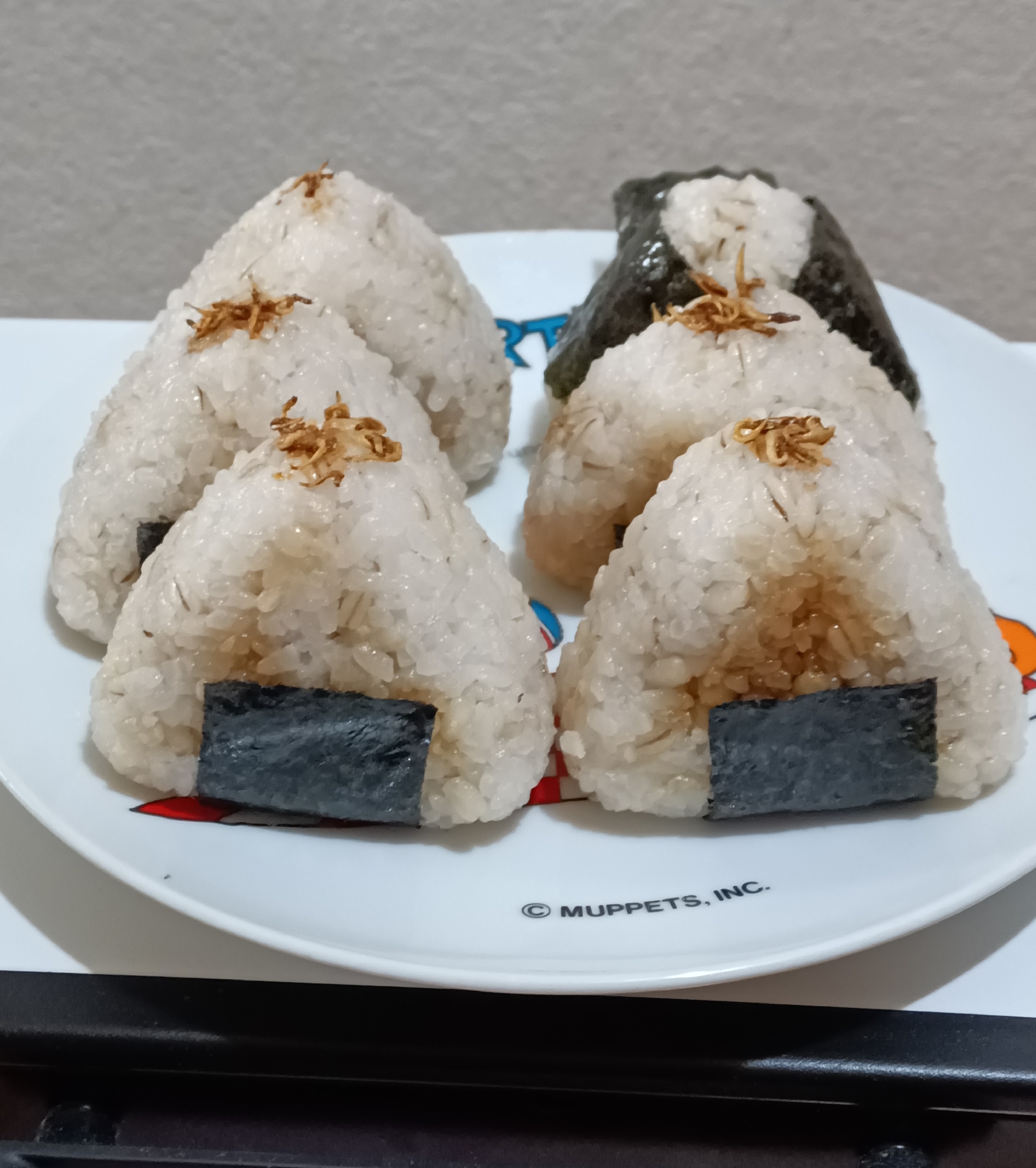 胚芽押麦ごはんのちりめんじゃこおにぎり★