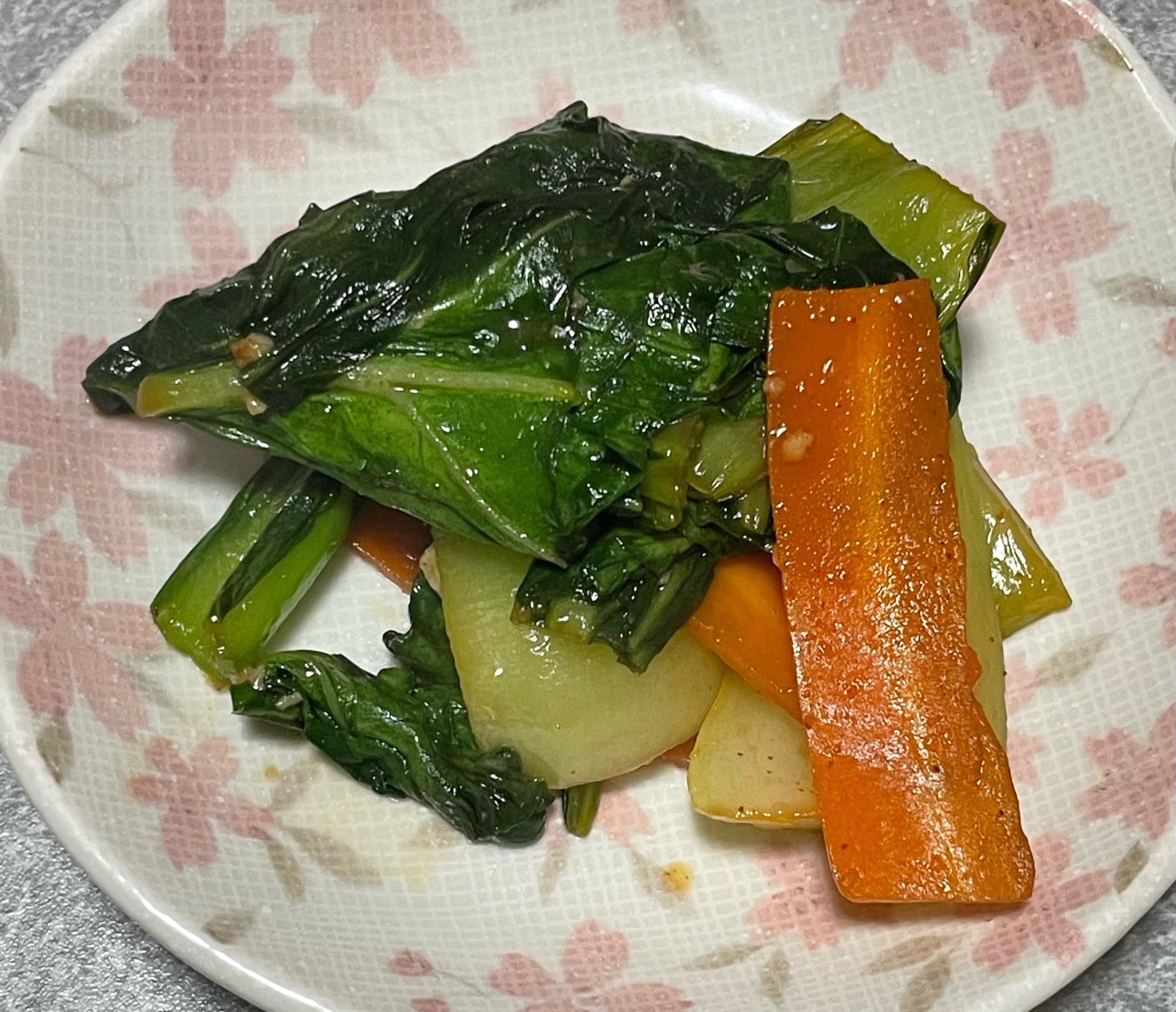 青梗菜と人参のごま油炒め