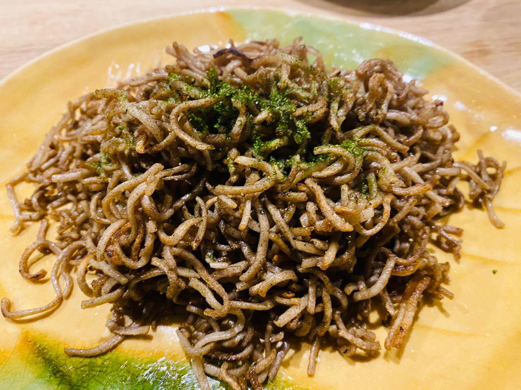 残った茹で蕎麦でごま油香るパリパリ蕎麦