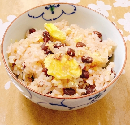 ポイボスさんෆ˚*甘栗便利ですね˚*٩(‎•͈ ᎑•͈ ♡˚*冷凍していた栗で小豆と一緒に作りました˚✧₊⁎ほくほくしっとり美味しいです˖✧˖°♡