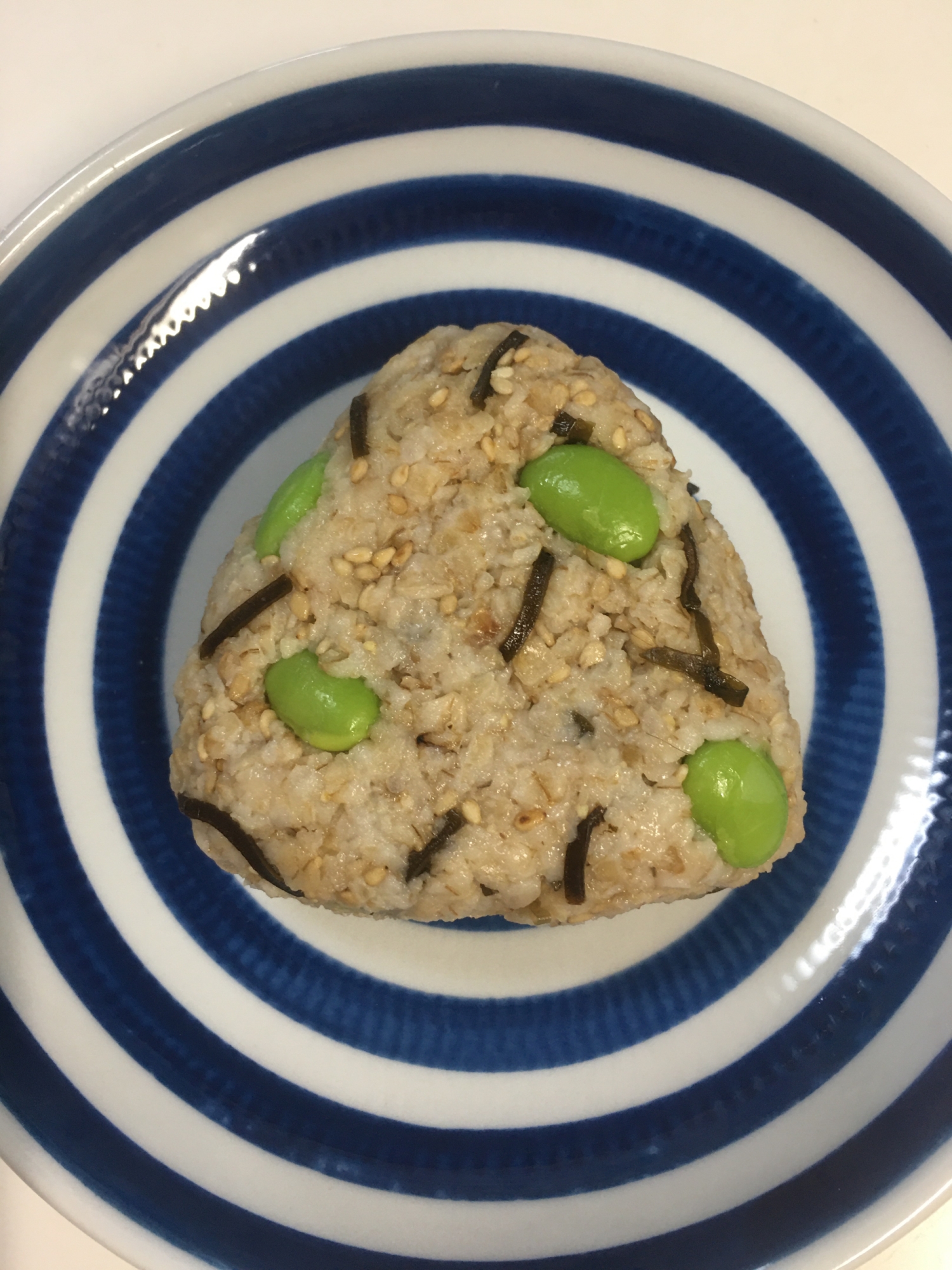 レンジで⭐︎無印風 オートミールの枝豆昆布おにぎり
