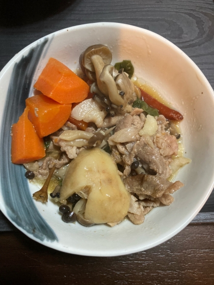 里芋と豚肉の煮物　（我が家の味）