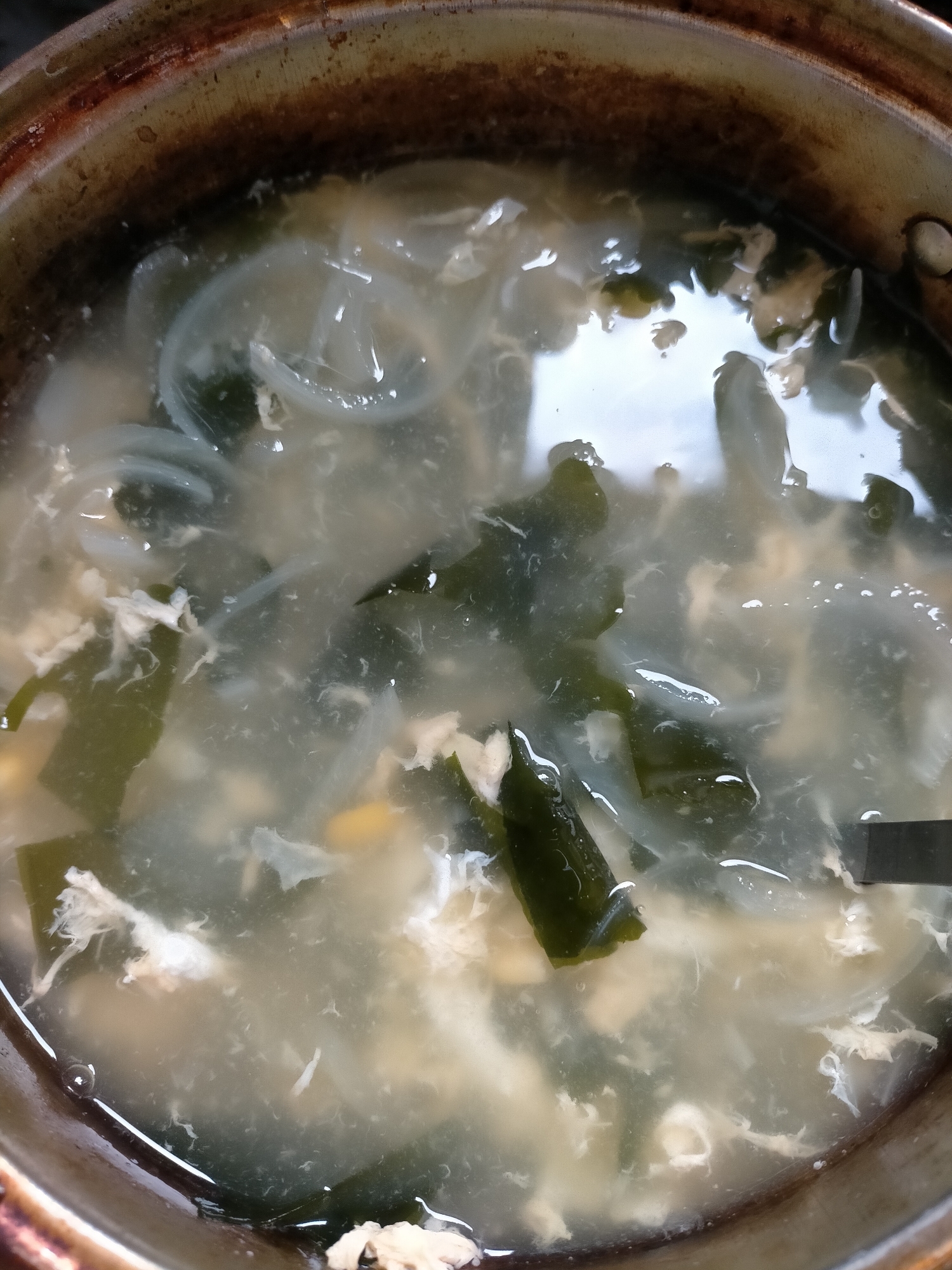 コーンたまごわかめ玉ねぎの中華スープ