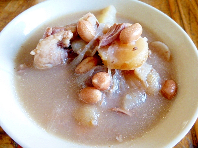 中国広東の豚骨スープ
