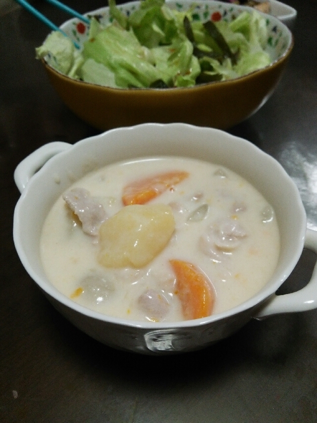 牛乳とバターのコンソメスープベーコン 玉ねぎ 人参 ピーマン入り Takeshi Nagaki Snapdish スナップディッシュ Id Sjtc8a