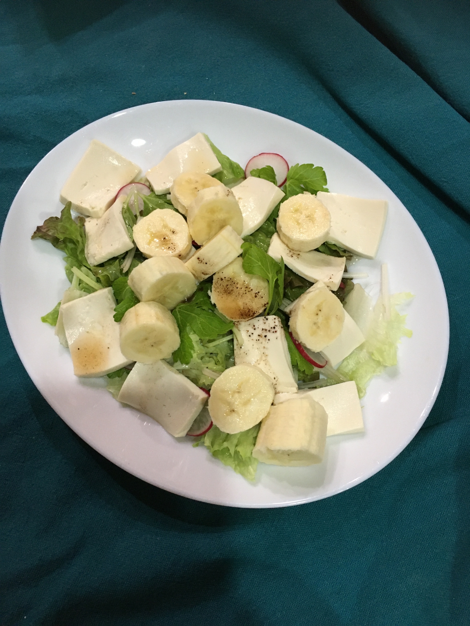 バナナと豆腐のレモンソースサラダ