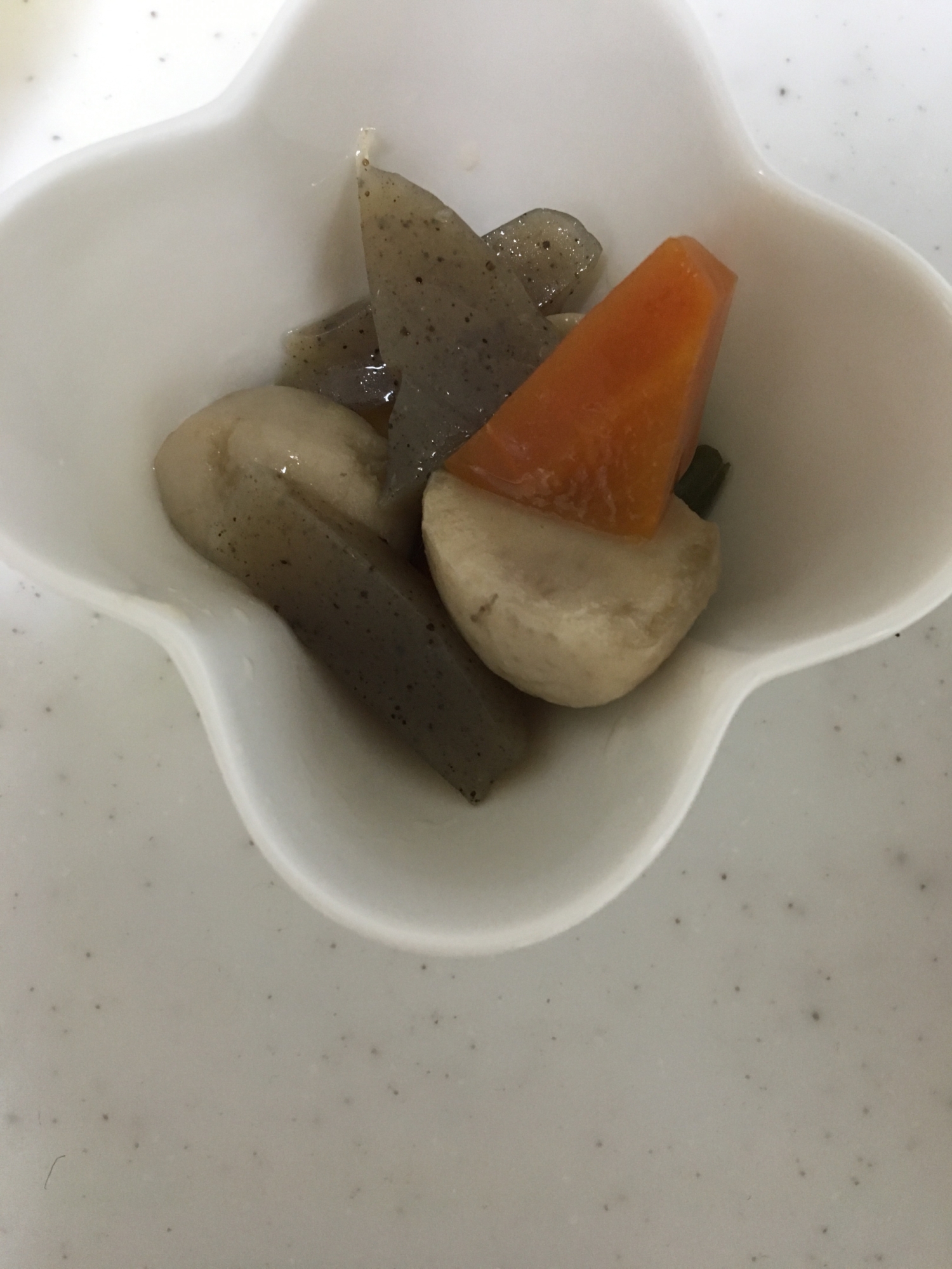 冷凍の里芋とこんにゃくと人参の煮物(^^)