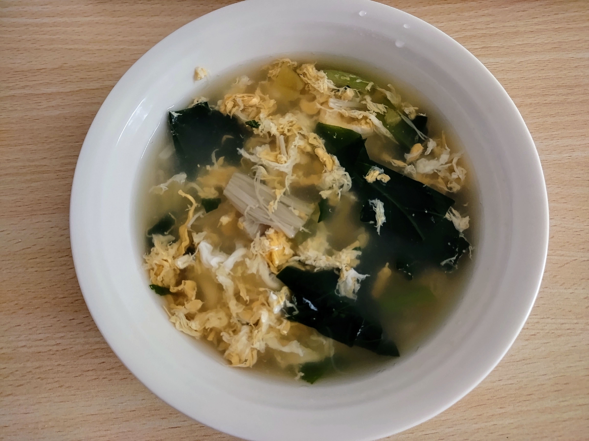 えのきと小松菜とフワフワ卵の簡単中華スープ