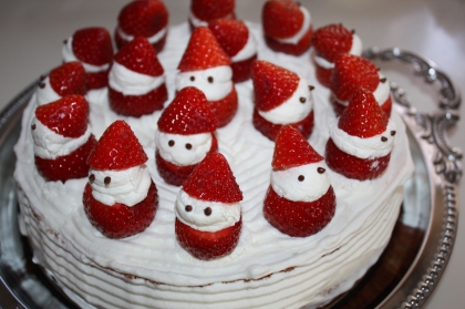 超簡単クリスマスケーキデコ☆苺のサンタさん