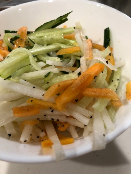 フレッシュ☆柿と大根のサラダ