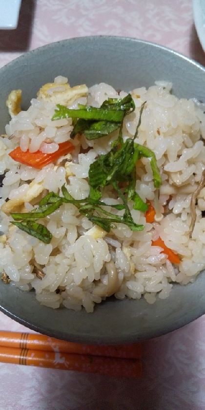 白だしで簡単！油揚げとしめじの炊き込みご飯