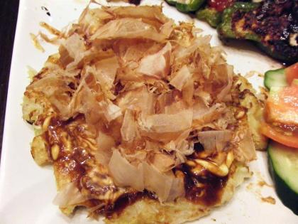 豆腐がふわっと感を出してくれますね。キャベツたっぷりで野菜もとれるいい節約メニューです＾＾