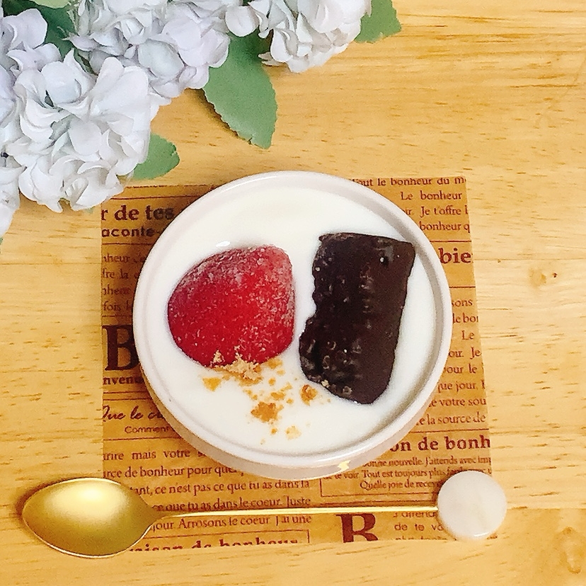 いちごブラックサンダーチョコレート♪ヨーグルト