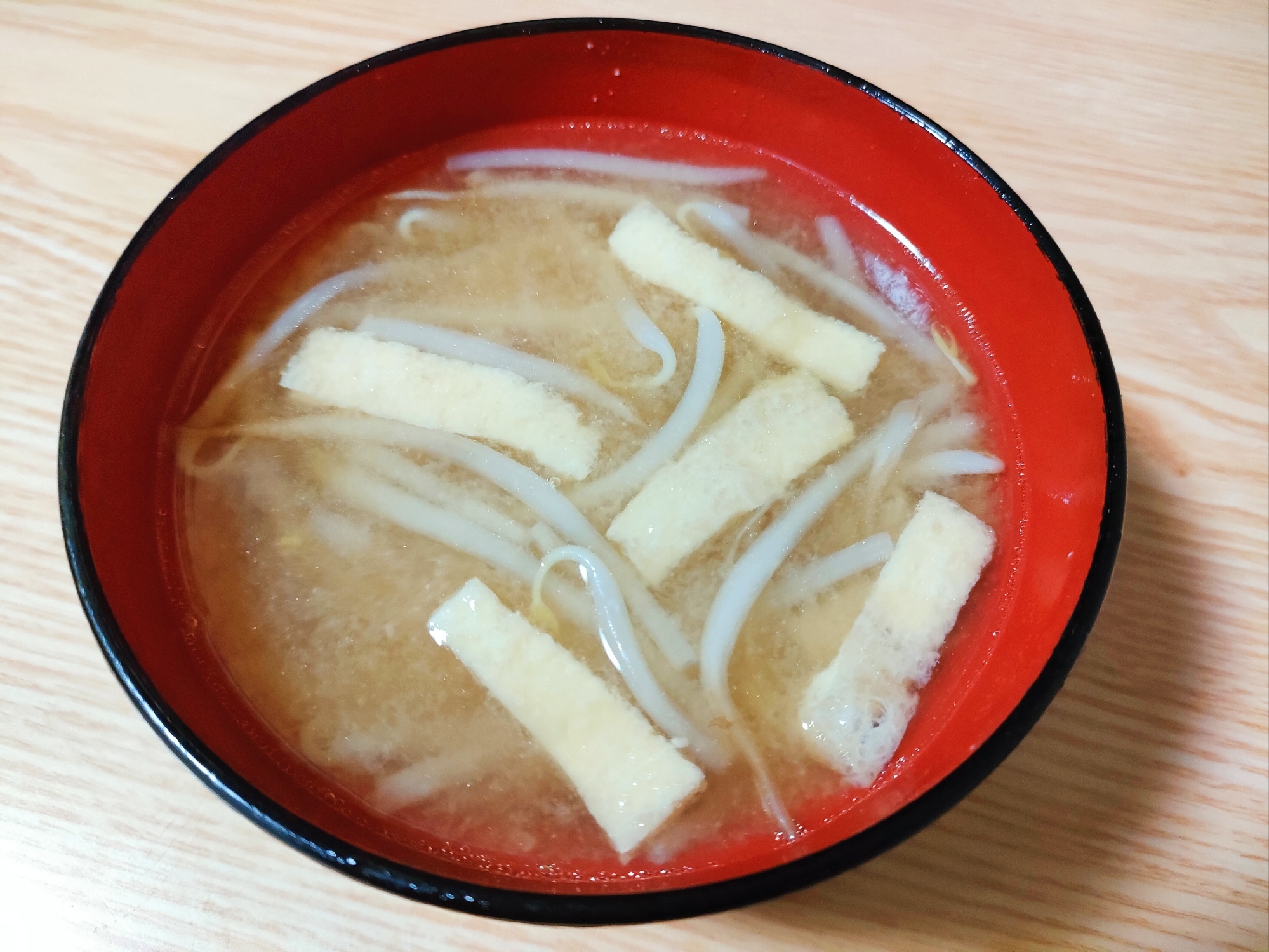 もやしと油揚げの味噌汁