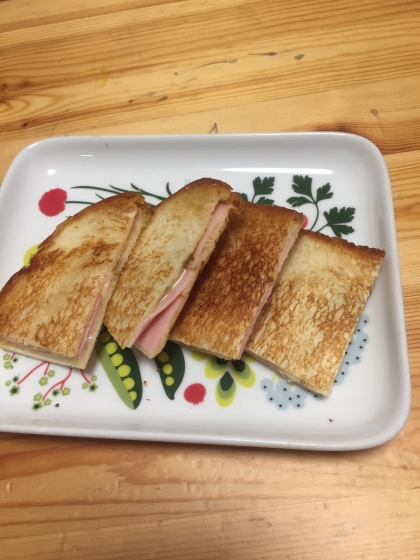 サンドイッチ用パンで作りました。サクッとしたパンにトロっとチーズで、とても美味しかったです♪