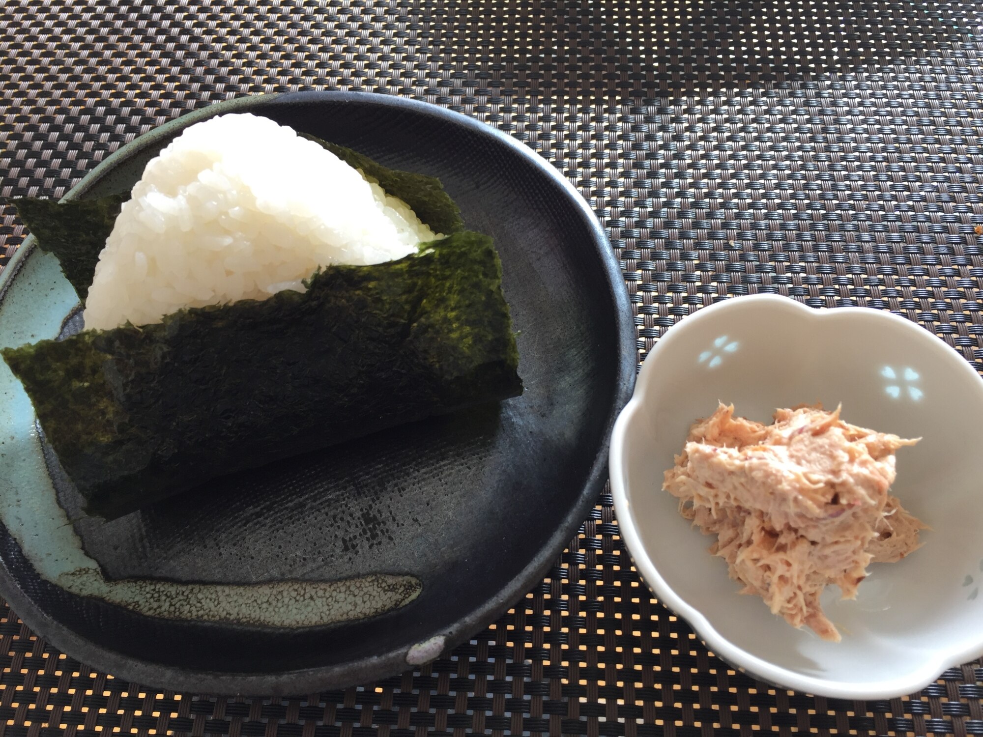 コンビニより旨い 我が家のシーチキンマヨおにぎり レシピ 作り方 By Hikarin926 楽天レシピ コンビニより旨い 我が家のシーチキンマヨおにぎり レシピ 作り方 By Hikarin926 楽天レシピ