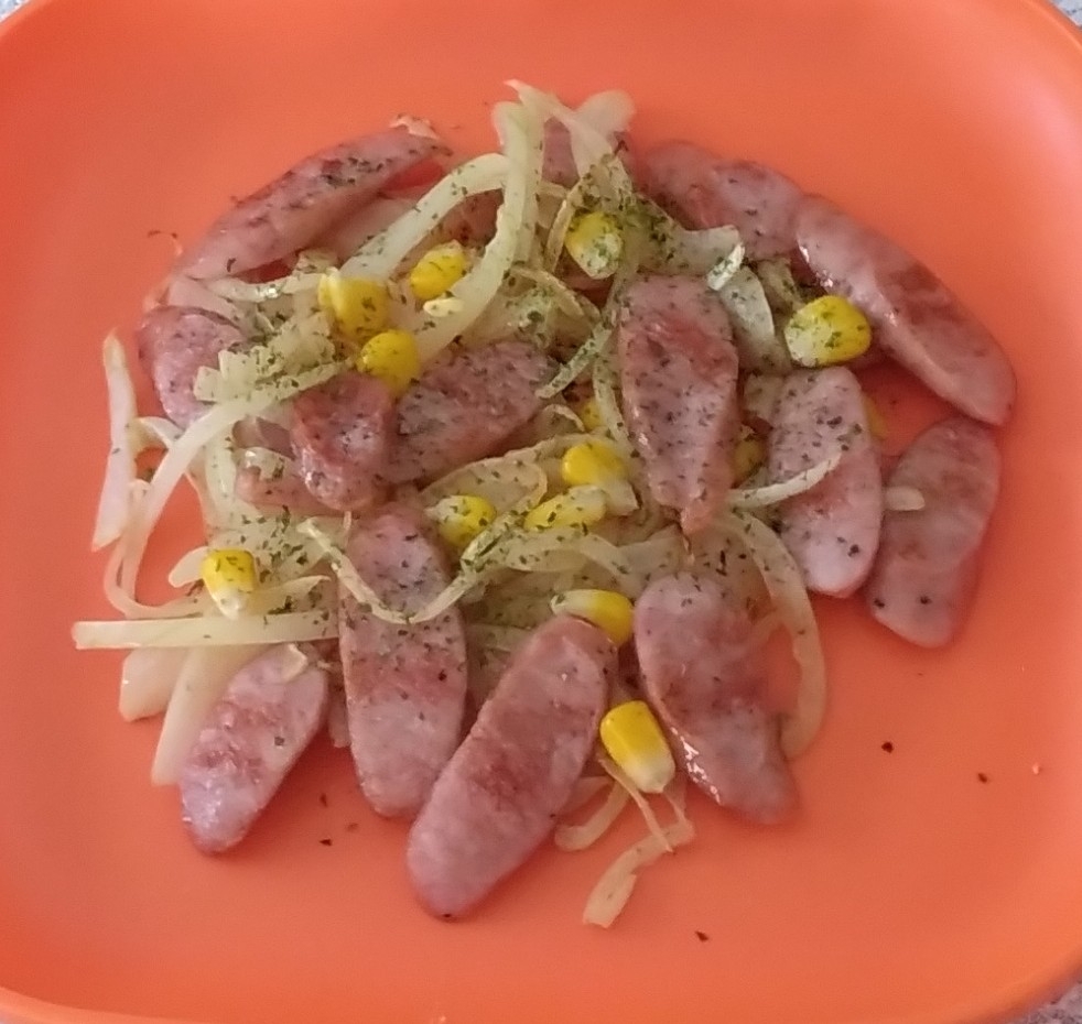 ✨焦げ目がそそる✨スライスウインナーと玉ねぎ炒め❤