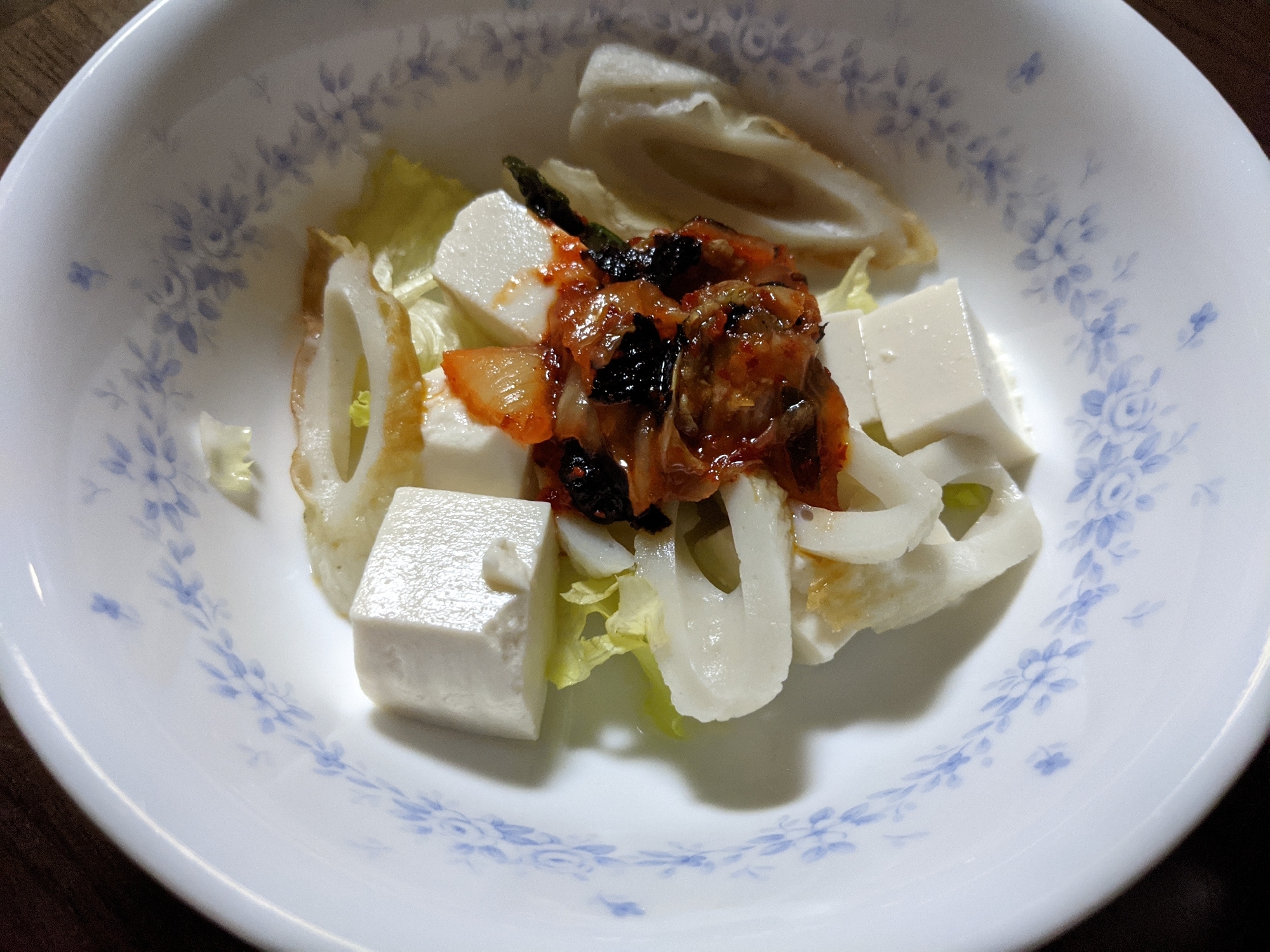 キムチのせ豆腐サラダ