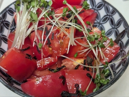 和えるだけ♡トマトとスプラウトの塩昆布サラダ