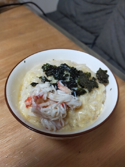 蟹鍋の残りで。旨味が凝縮されて、美味しいですね。子供が好きな海苔も足してみました。