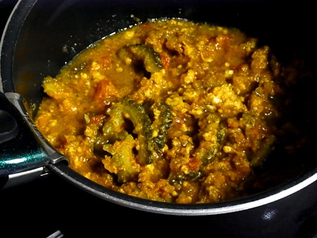 カレー粉で作る、ゴーヤとひき肉の夏カレー