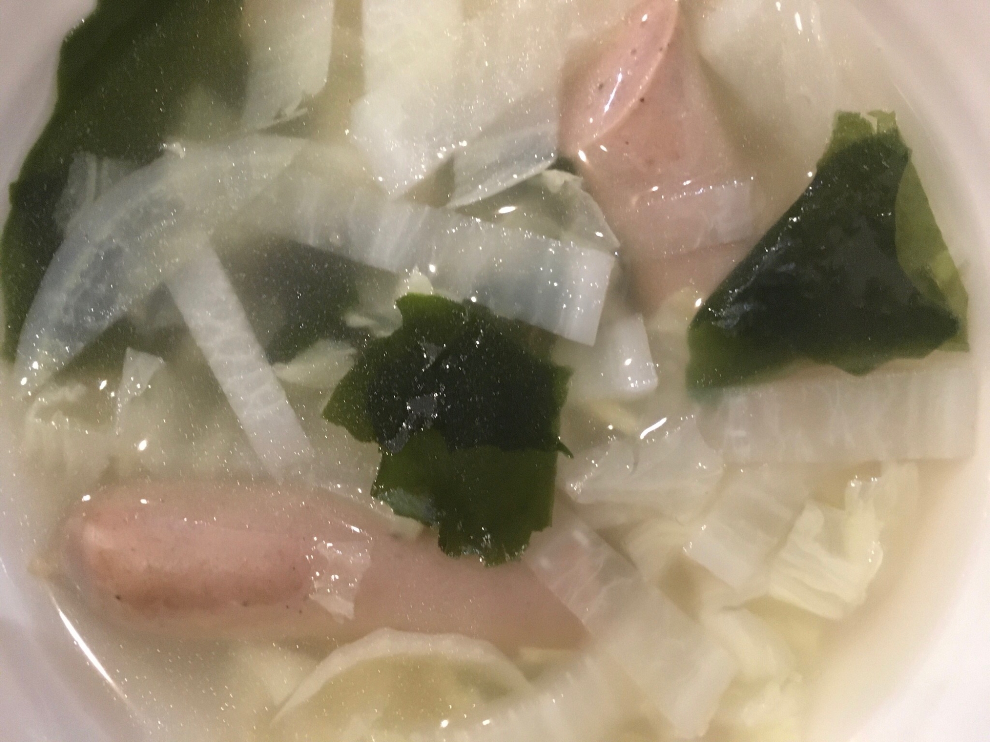 白菜と大根とわかめとウインナーの中華スープ