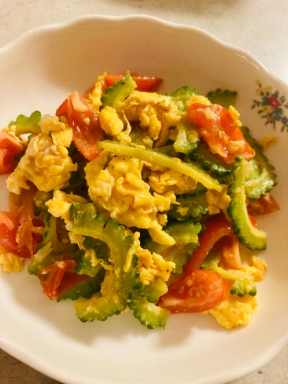 バランス◎シンプルにうまっ♡ゴーヤとトマトの卵炒め
