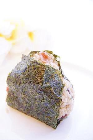 きゅうりがシャキシャキ 梅きゅう入りおにぎり レシピ 作り方 By ホヌ Honu 楽天レシピ